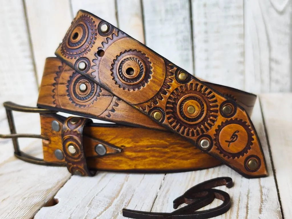 Handmade Leather Belt - Steampunk Style with Gears - 4.2 cm Wide - Yellow with Brown Details and Wash - Perfect for Bikers