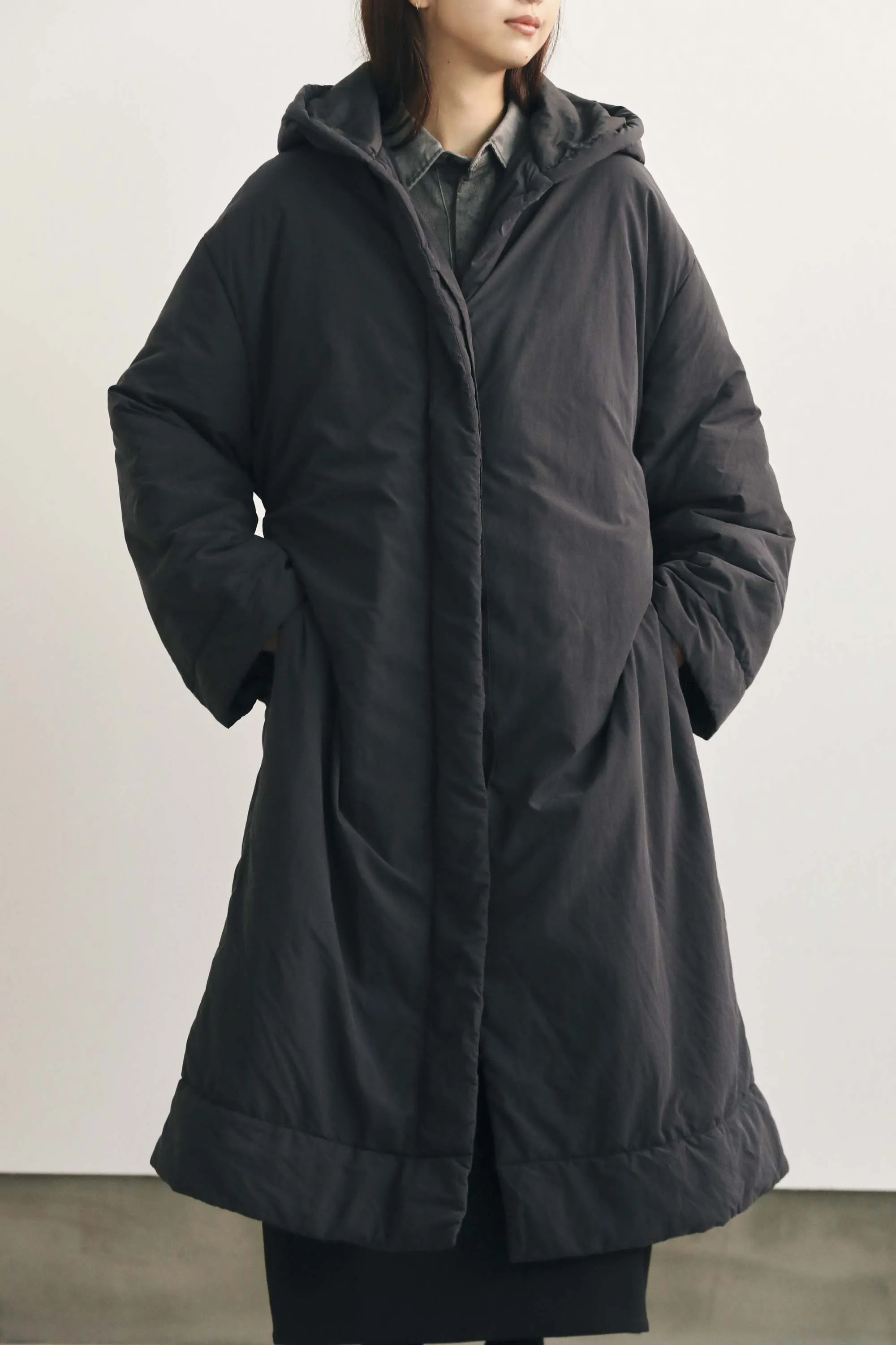 STUDIO NICHOLSON  / BELTED WRAP PUFFER COAT