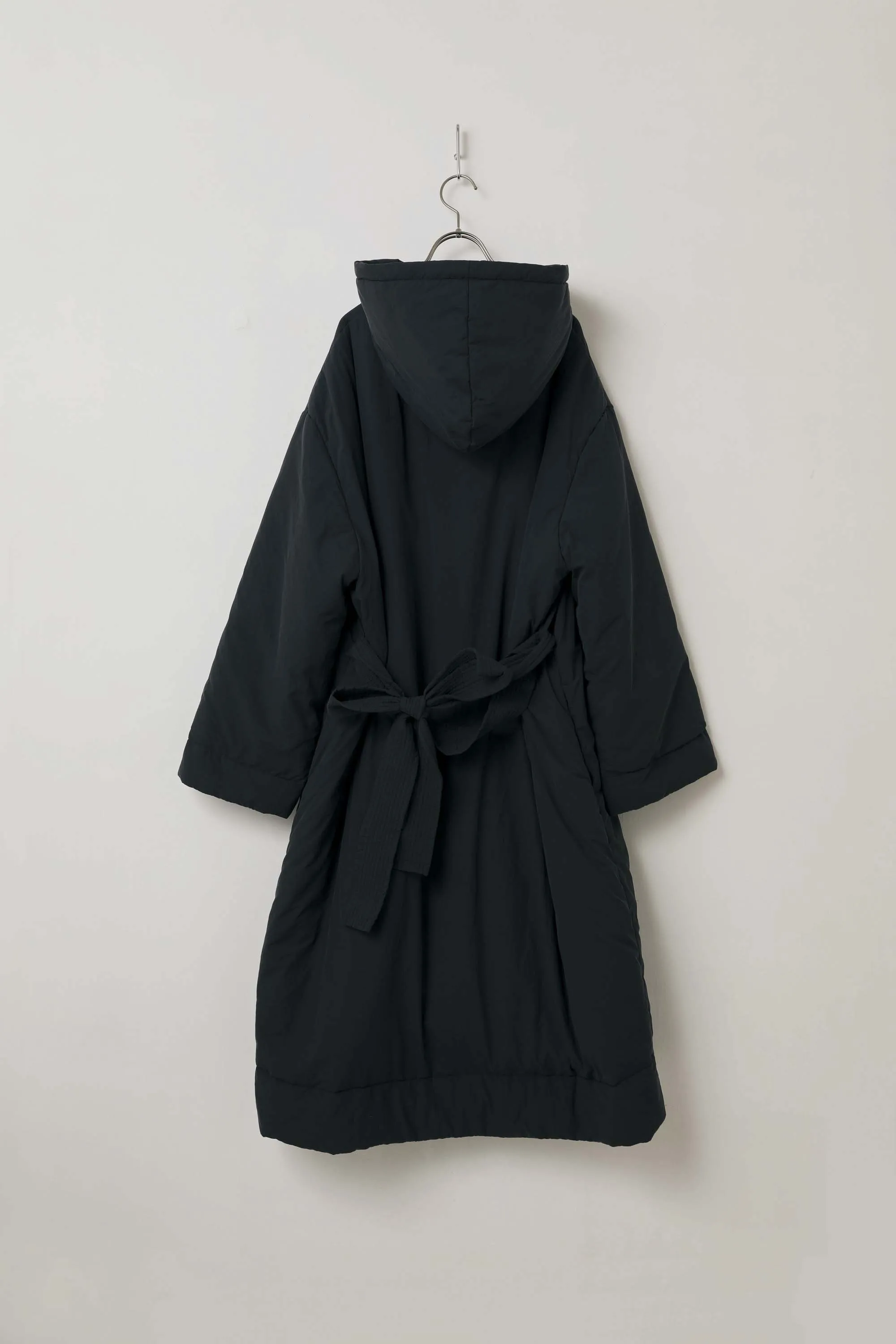 STUDIO NICHOLSON  / BELTED WRAP PUFFER COAT