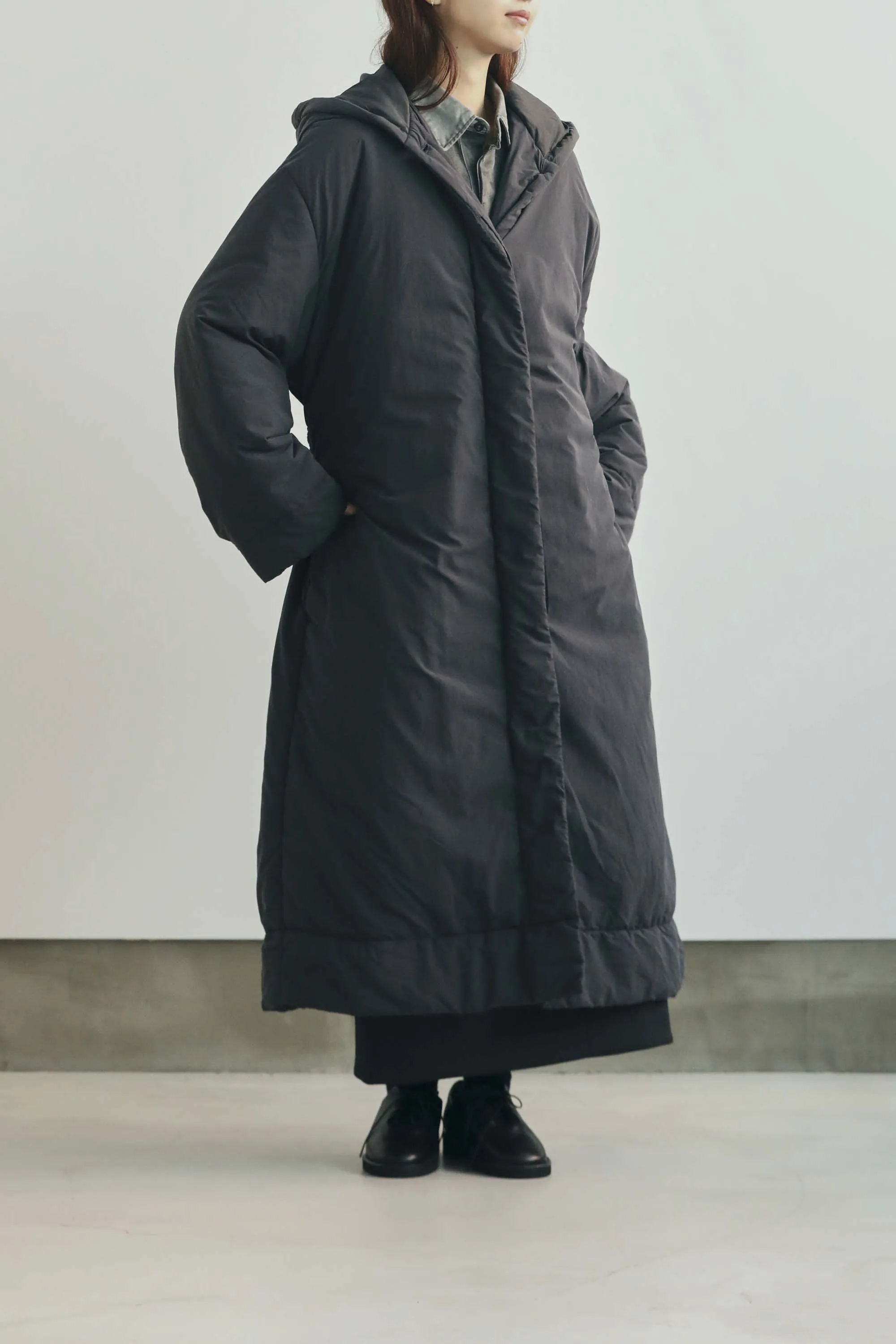 STUDIO NICHOLSON  / BELTED WRAP PUFFER COAT