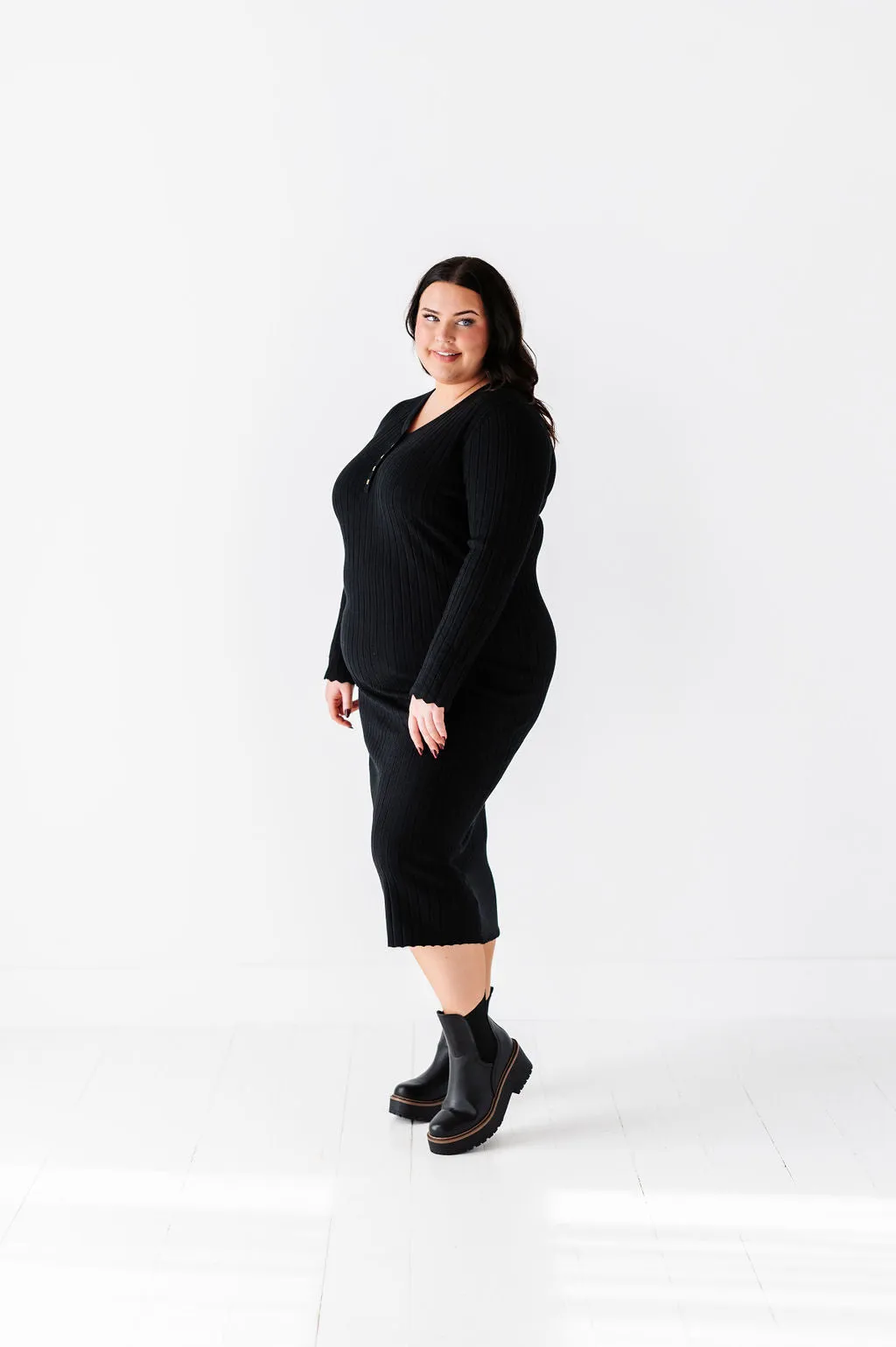Willow Sweater Dress in Black - Size X-Large & 1X Left
